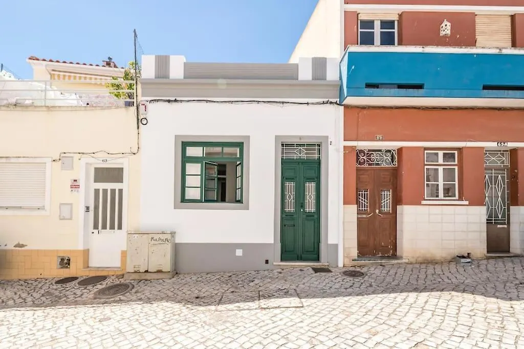 Traditional House: Private Pool And Sunny Terrace Portimao