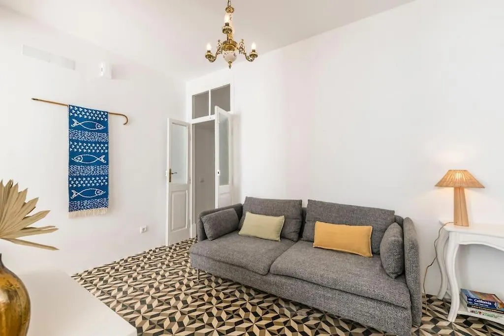 Traditional House: Private Pool And Sunny Terrace Portimao
