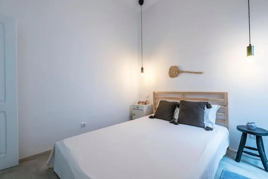 Traditional House: Private Pool And Sunny Terrace Portimao Villa